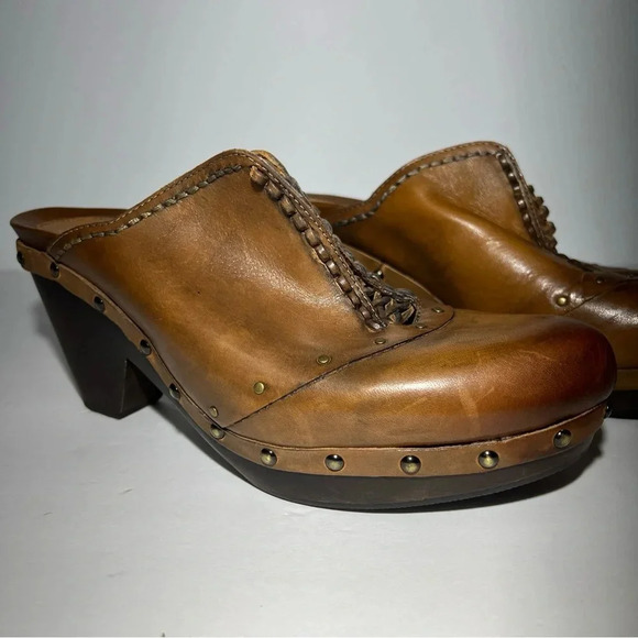 earthies heels
